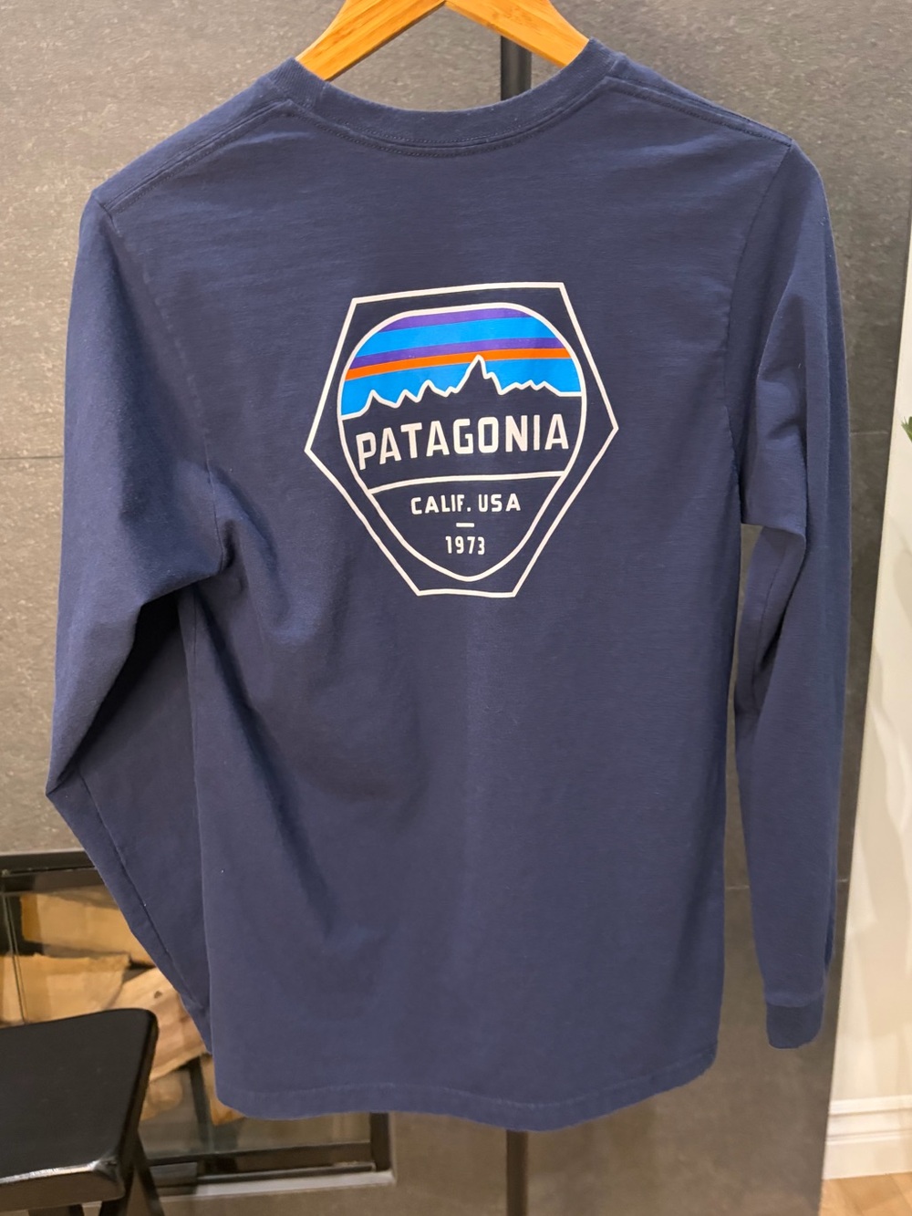 Patagonia Navy Long Sleeved Fitz Roy Hex T Shirt Size Small - Picture 2 of 9